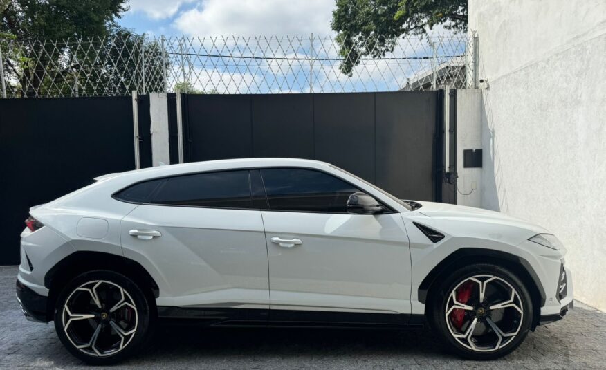 LAMBORGHINI URUS 2019