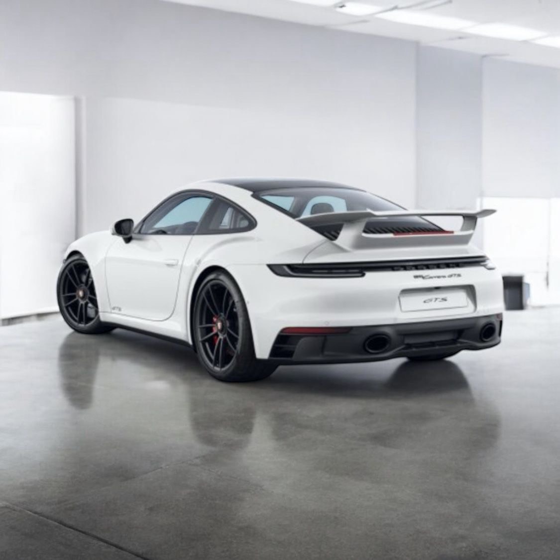 PORSCHE 911 CARRERA GTS 2024