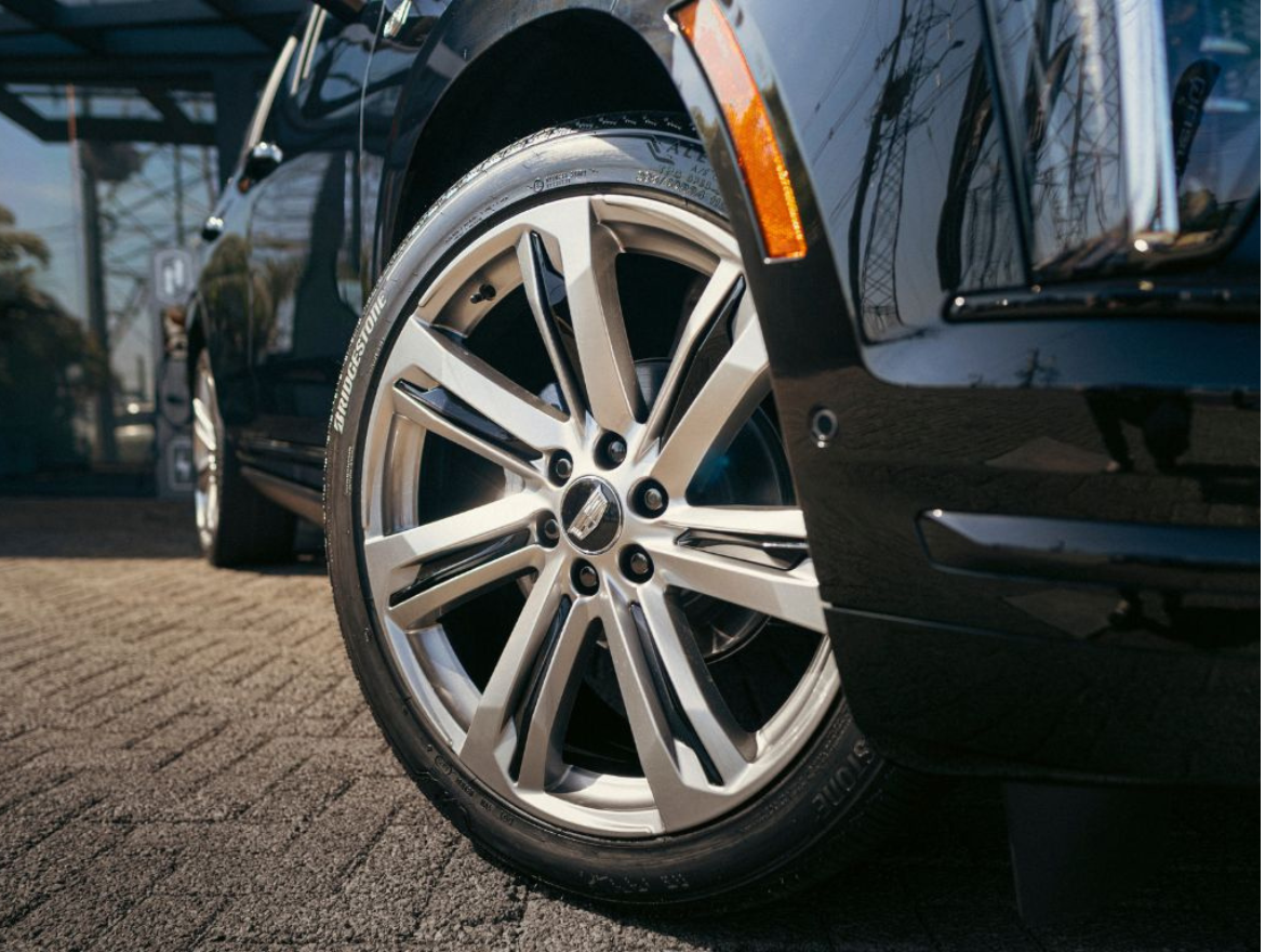 Cadillac Escalade Sport 4×4 – Short