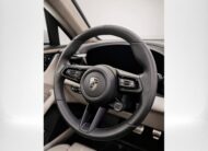 Porsche Macan Turbo Elétrica