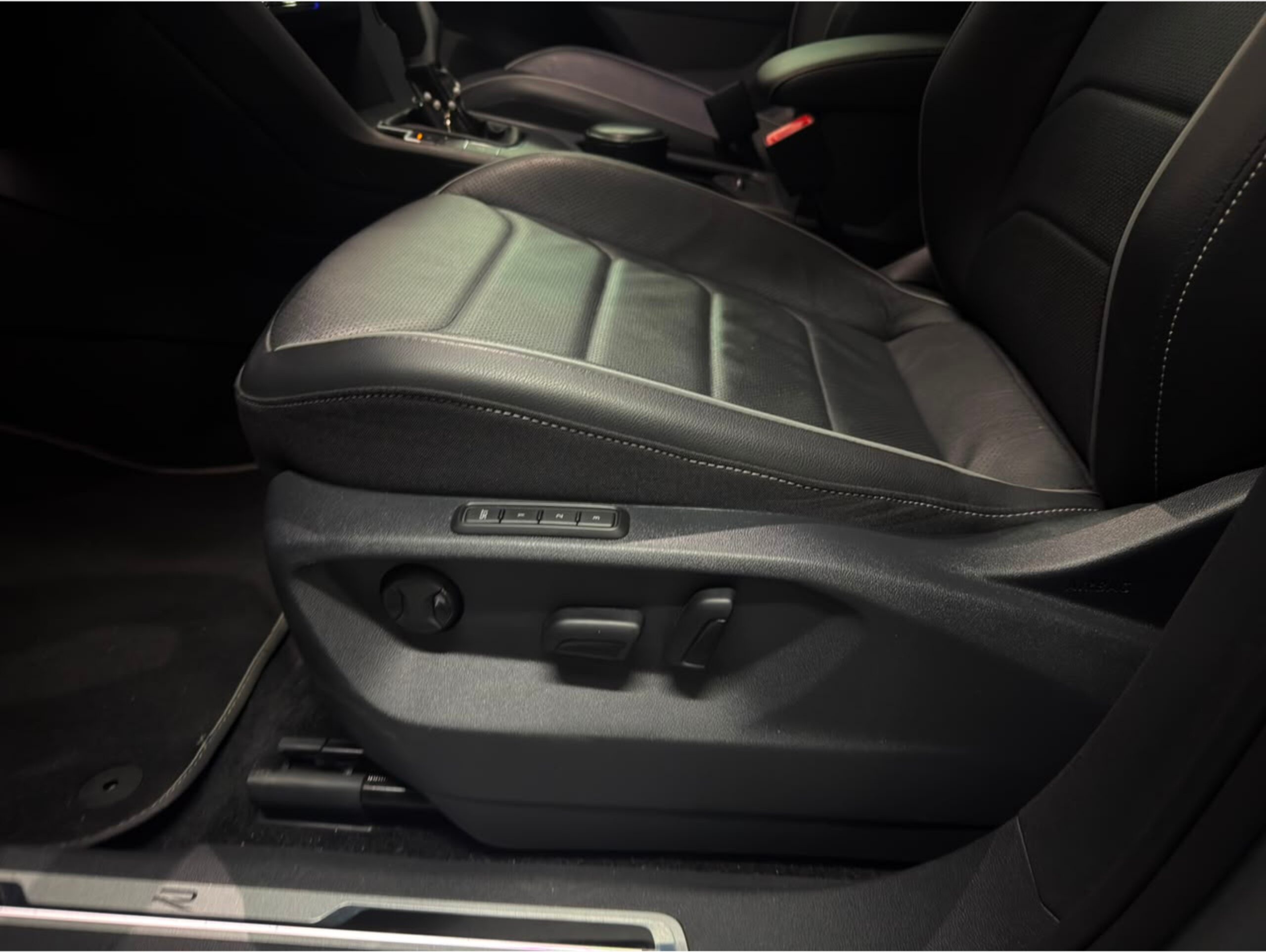 Volkswagen Tiguan 2.0 300 TSI Gasolina AllSpace R-Line Automático